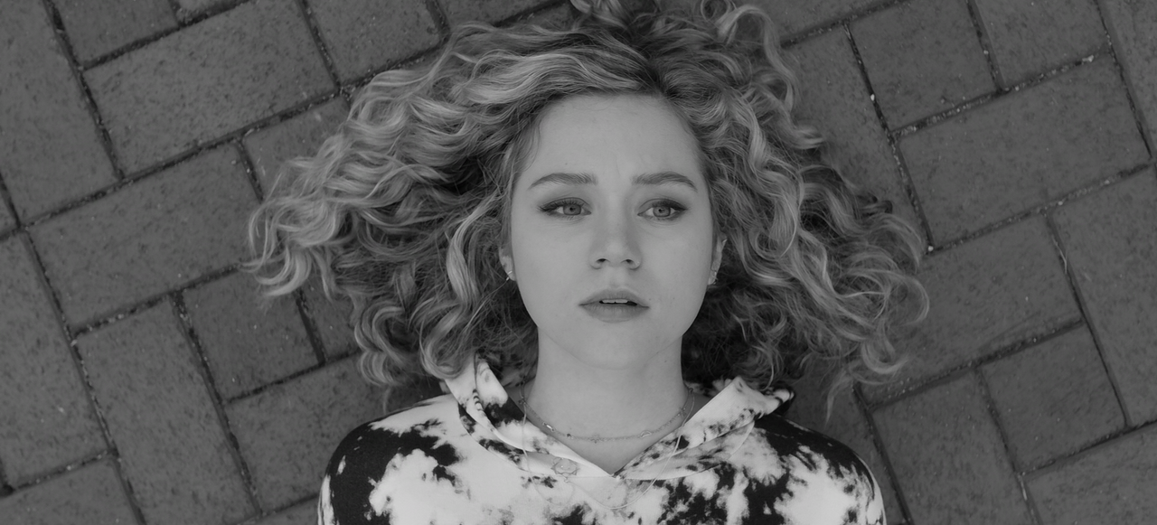 Stargirl.S02E11.Summer.School.Chapter.Eleven.1080p.10bit.BluRay.AAC5.1.HEVC-Vyndros.mkv_snapshot_01.