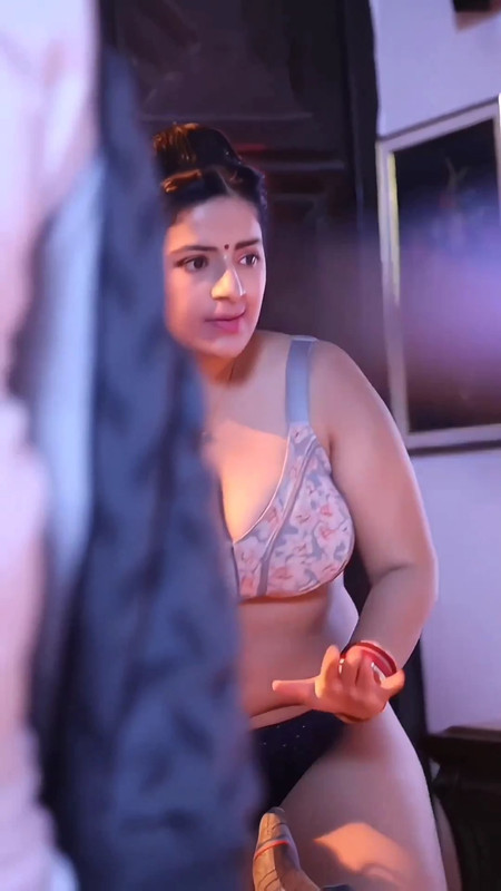 Chubby Desi lady in sexy bra nd panties.mp4_snapshot_00.05.388