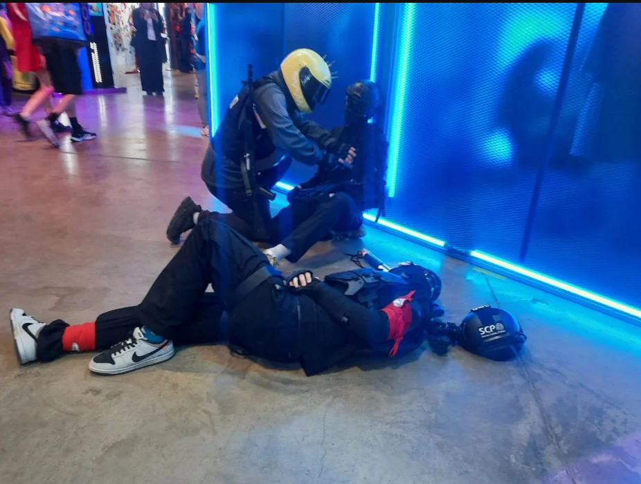 yellow-king-in-rl-cosplay-v0-j6gdhq5so7pd1