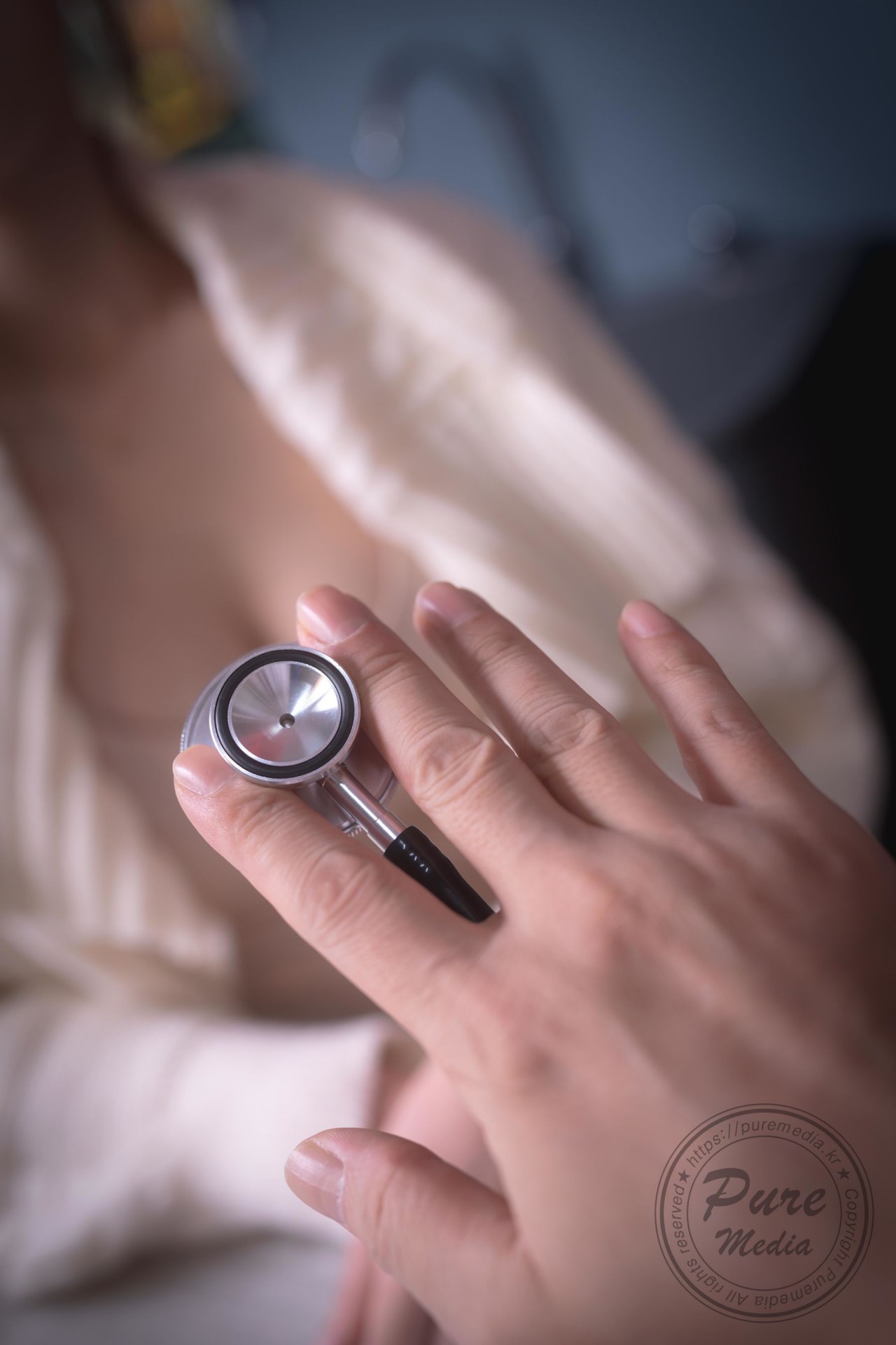 Yeha（예하）《浅色系针织长裙》写真，夜晚街道，温柔与氛围感美女欣赏插图3