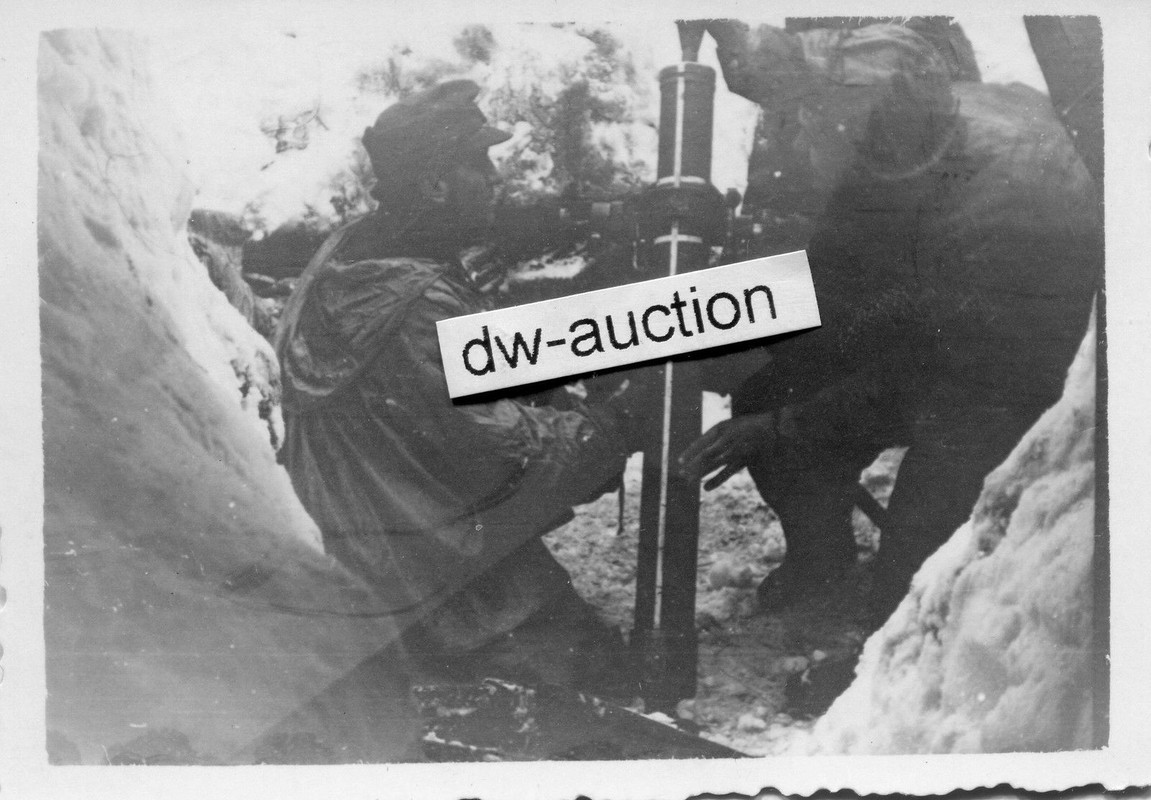Fallschirmjäger in Rußland am Granatwerfer