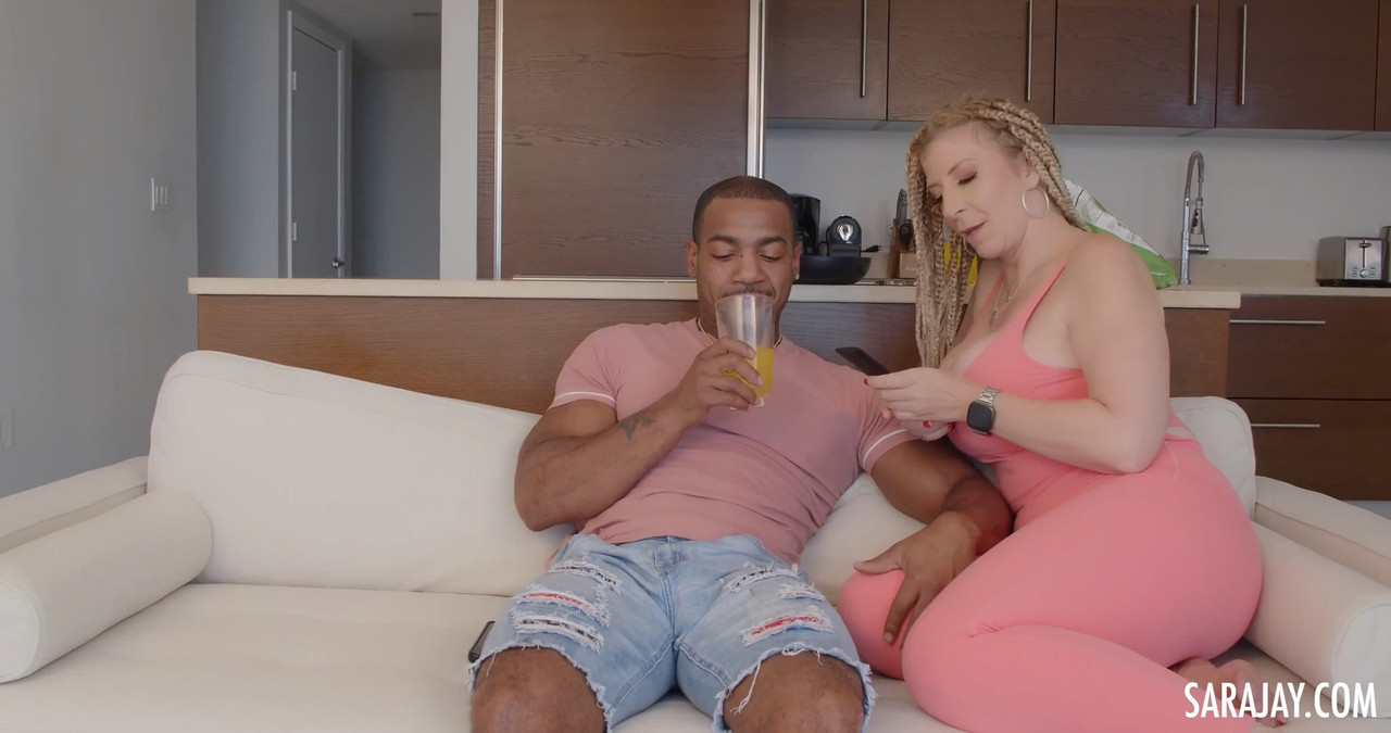 Sara Jay X Elana Bunnz (1080).mp4_snapshot_01.10.000