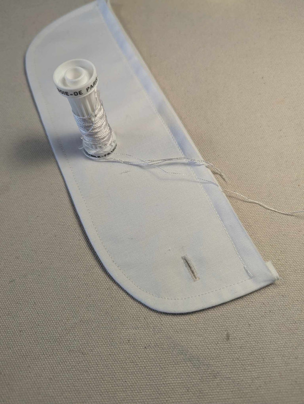 Shirt_buttonhole_with_thread
