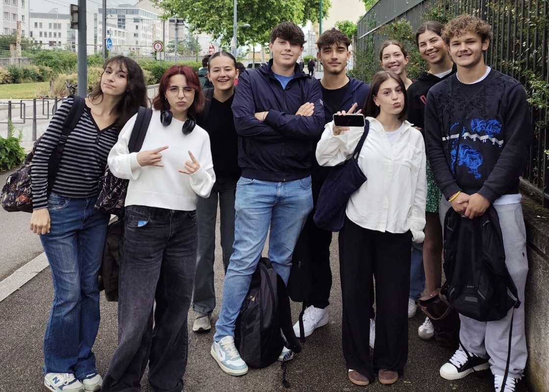 Classe de Première promo 2025 à l’École Diagonale Lyon avant leurs épreuves de Baccalauréat