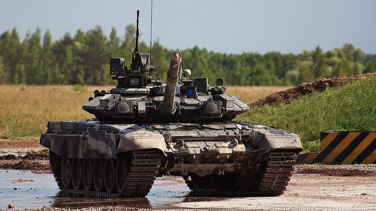 3 Rublos. Federación Rusa (San Petersburgo). Serie Guardando la Patria (Tanque T-90 y soldado moderno). 2018. Proof. Russian-_T-90-tank