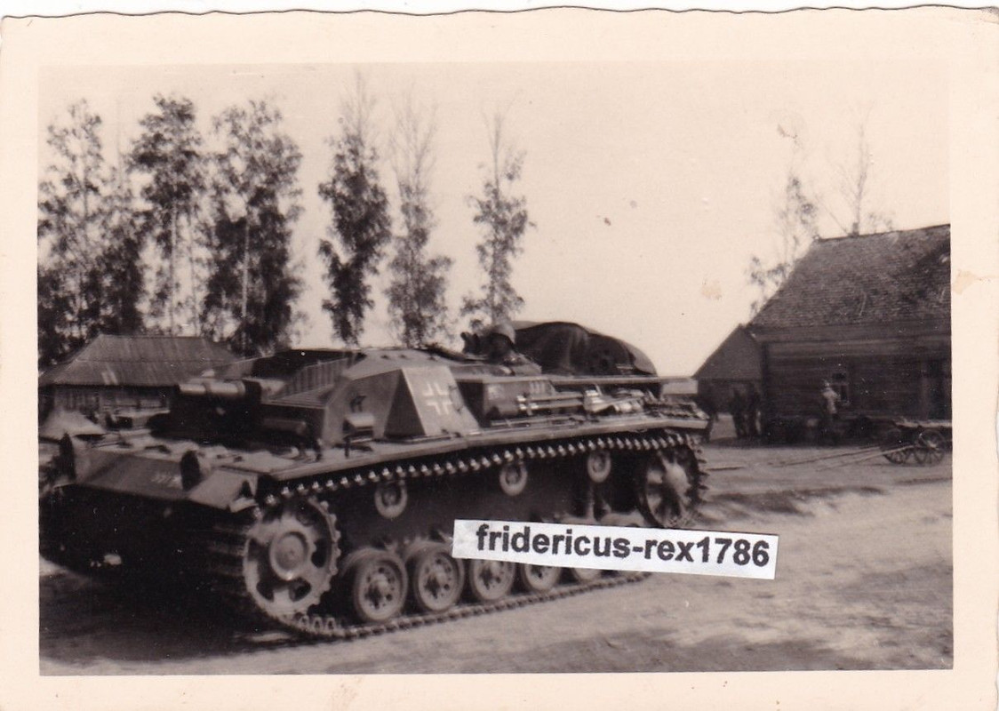 Foto Sturmgeschütz III Sd.Kfz.142 StuG Abt. 226 Kennung Wappen i