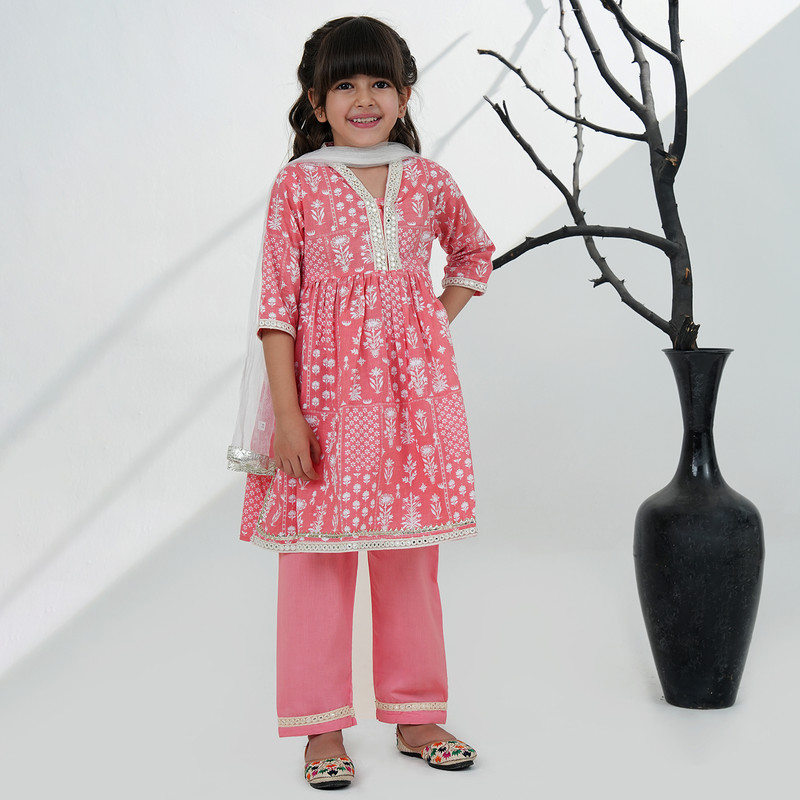 Girls Cotton 3/4th Sleeves Kurta Pajama Set Floral Printed Girls Suit Set - Picture 12 of 22