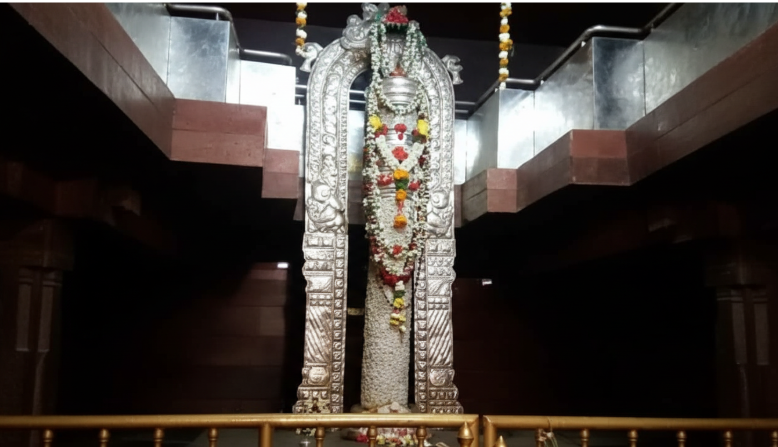 The most sought-after sacred offerings are the Laddu Prasadam and the Pulihora (Tamarind Rice). Additionally, the temple provides Anandam Prasadam (Free Annadanam meal) to all visiting devotees.