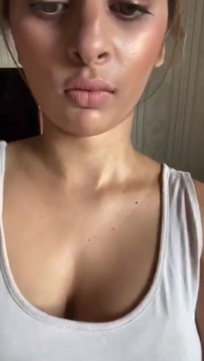 [Image: Ankita-Dave-hottest-Instagram-Live-Show-097.jpg]