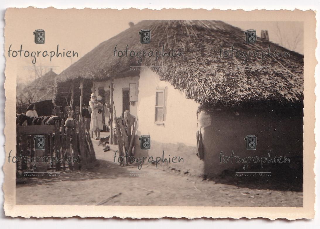 org. Foto Ukraine Bevölkerung Haus Hütte 1941