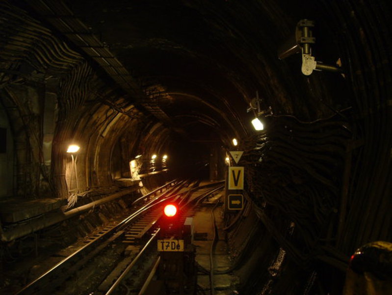 Le tunnel de la ligne Tamasaa-Akidayo.