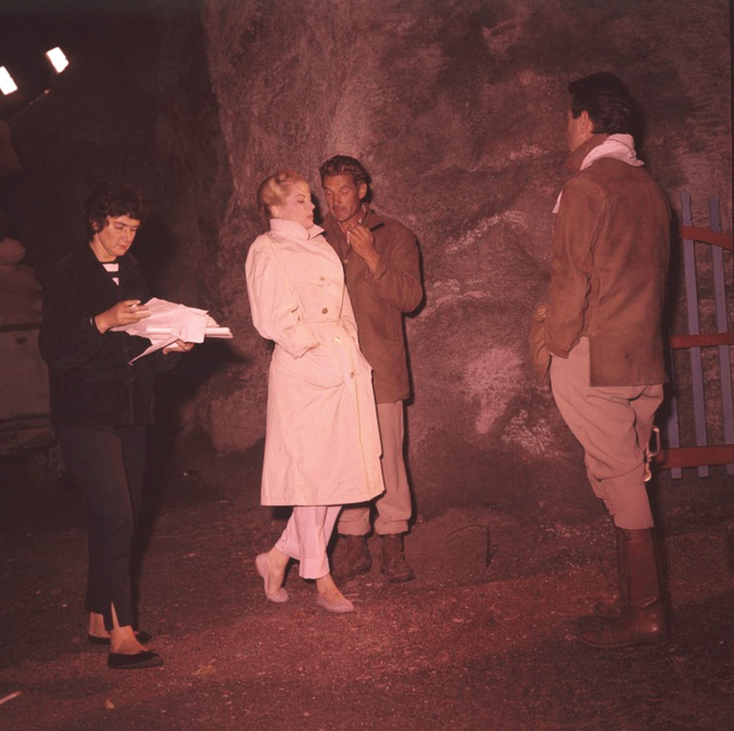 anita_ekberg_md89
