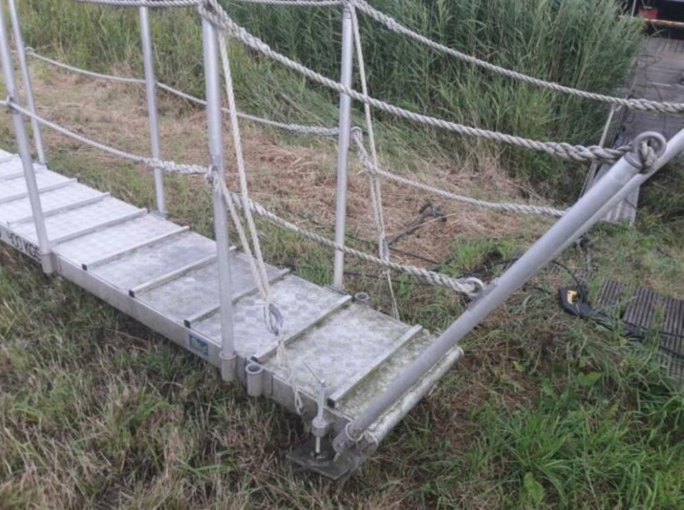 60A5757E-B8D3-4BE3-959D-1F82D5160E6A