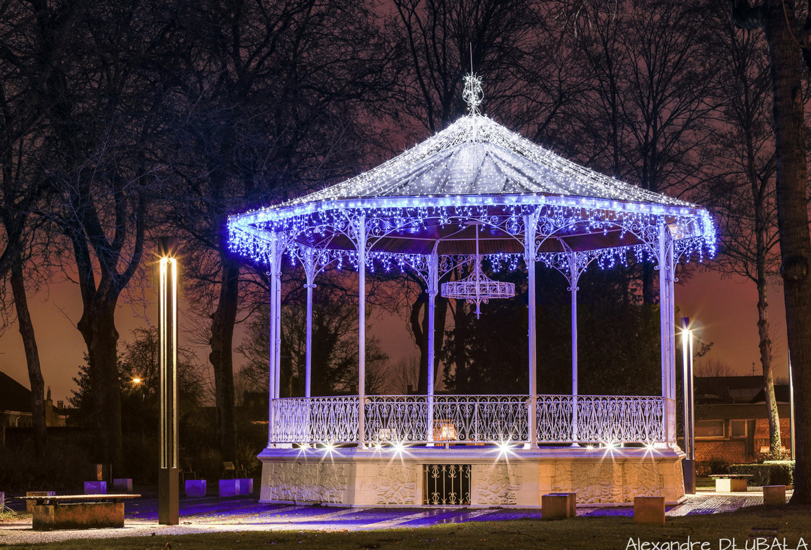 purplebandstand.jpg