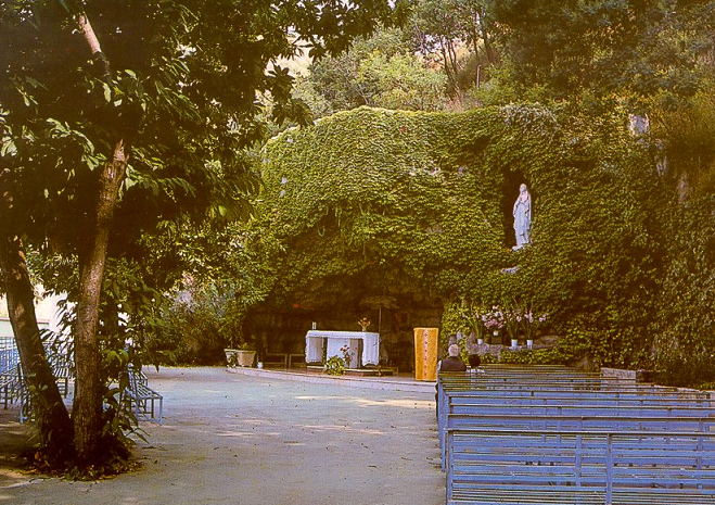 Piccola-Lourdes1 dans San Giustino Maria Russolillo Apostolo delle Vocazioni