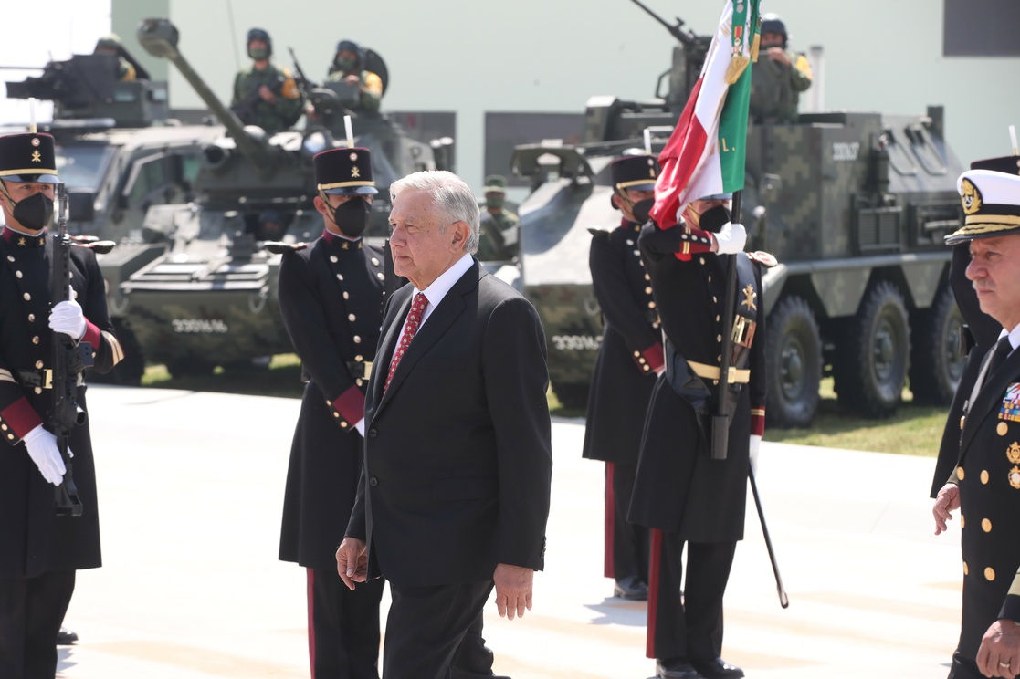 AMLO creará empresa militar para administrar el AIFA y Tren Maya