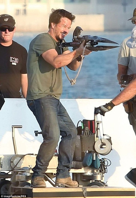 article-2478547-190AAAD800000578-471_634x925_138