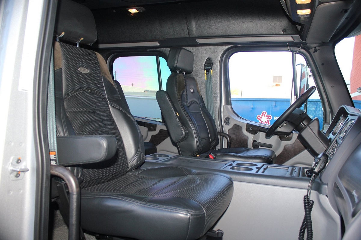 2011-freightliner-m2-sport-chassis (78)