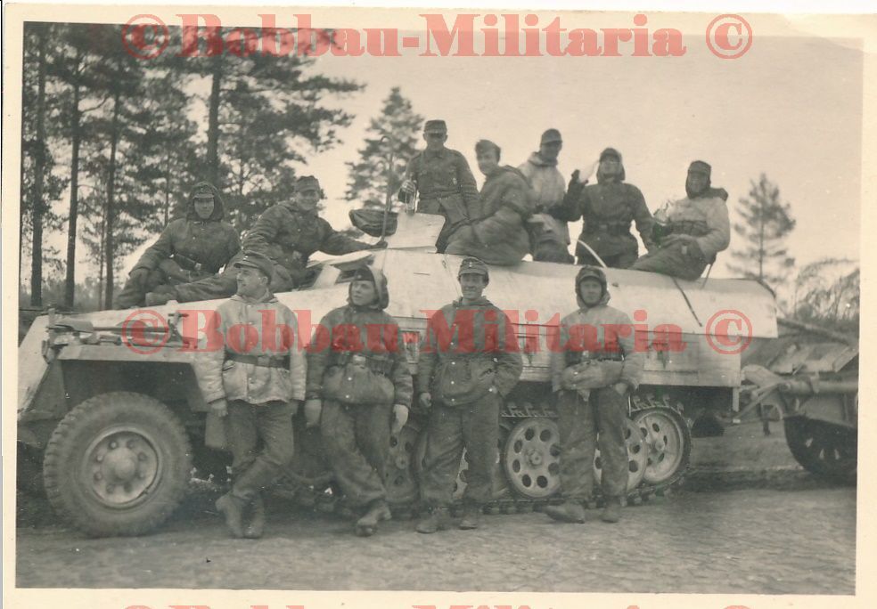 Russland schw.Panzerjäger Abt.655 mit SdKfz 251 mit MG weiße Wintertarnung