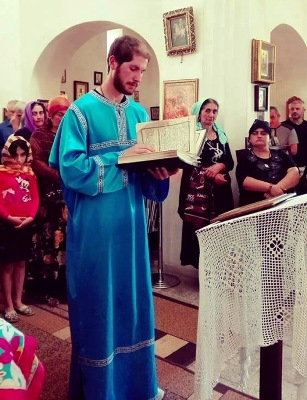 მედავითნე, მისი გამორჩევის წესი და ლოცვები მსახურების წინ და შემდეგ