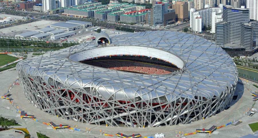 В Пекине построили стадион «Птичье гнездо» из 42 000 тонн стали В Пекине построили стадион «Птичье гнездо» из 42 000 тонн стали