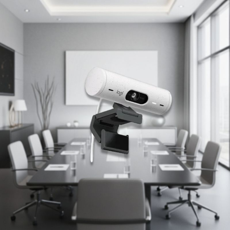 Webcam Brio 500 presa em um monitor com seu clipe inovador