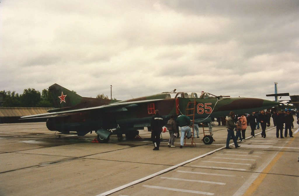 787 IAP Mig-23UB 65 Red_0904106