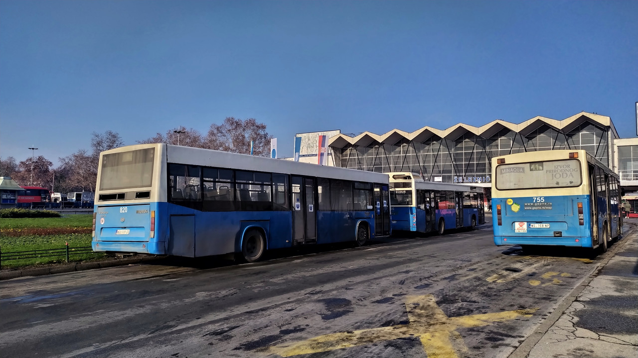 Volvo B7RLE / Neobus 501G (2005) #820 i Volvo B10M / Neobus 405G (1997/08) #755 - Night mod