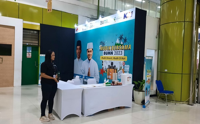 Hadirnya posko Mudik Asyik Bersama BUMN 2023 merupakan kolaborasi KAI bersama BUMN-BUMN lain yang juga menghadirkan posko di berbagai simpul arus mudik seperti rest area, bandara, dan pelabuhan.