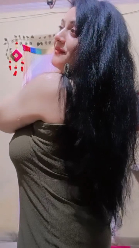 Busty aunty in green tight shirt nipplie pokie.mp4_snapshot_00.00.605