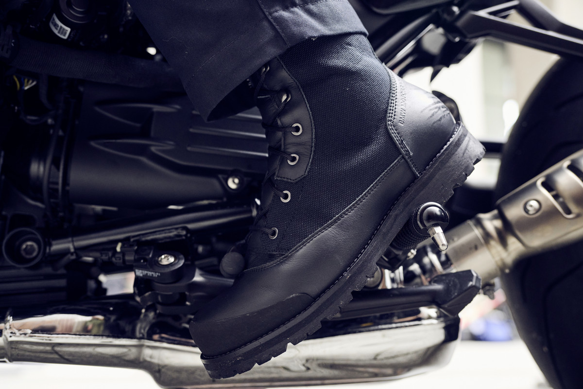 P90533859_highRes_bmw-motorrad-clothin