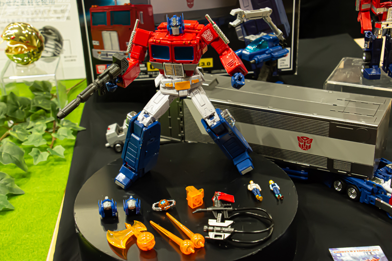 Masterpiece-MP-44-Convoy-Optimus-Prime-V3-01