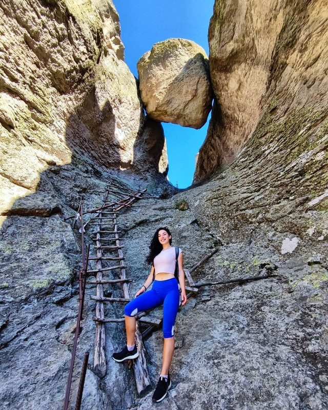 legins-w-a-view-@nickeymousey Rhodope Triangle - Karadzhov Kamak
