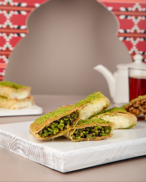 قطعة كلاج بالفستق الحلبي