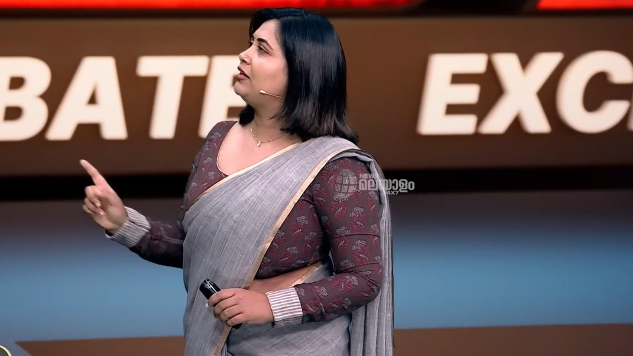 News Reader Sethu Lakshmi Sexy Huge Boobs in Saree and other Costumes mp4 snapshot 00 56 338