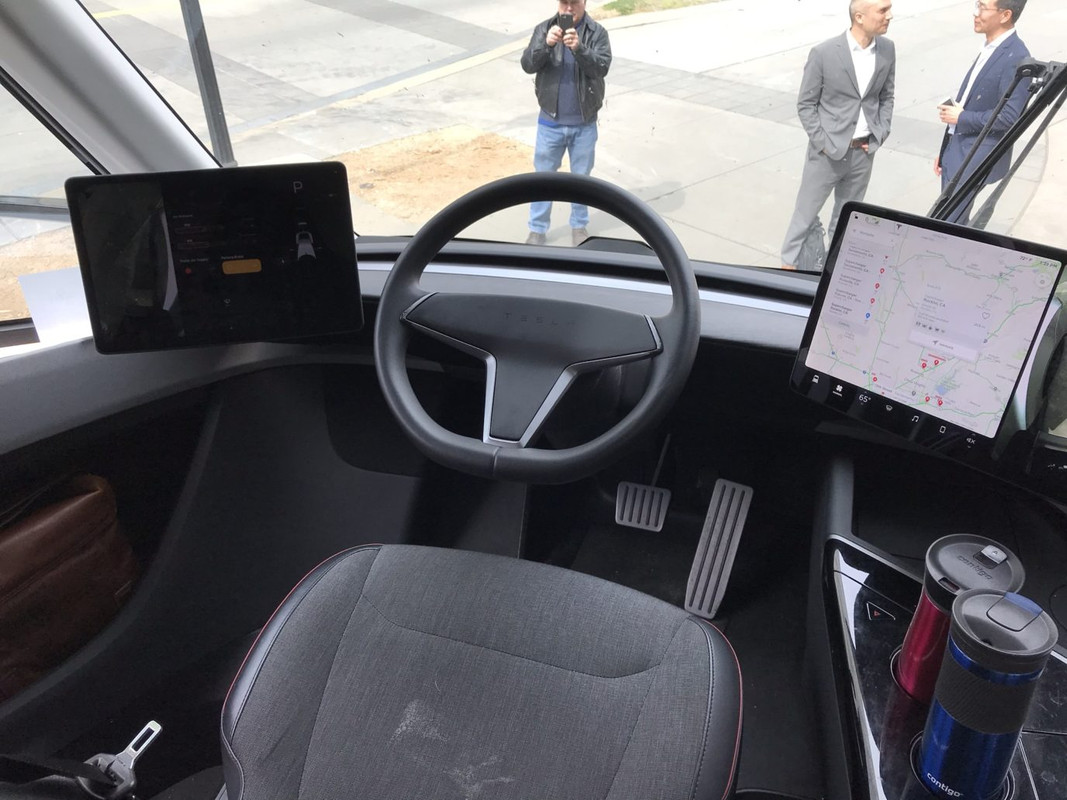 Tesla se lancerait dans le camion ??? Tesla-semi-interior-1376x1032