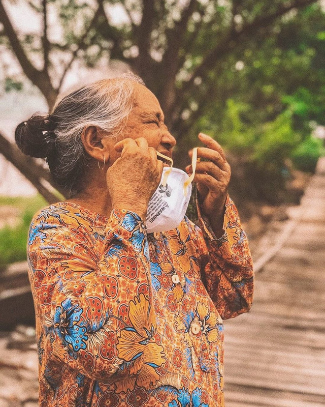Awkarin mengajak masyarakat berdonasi untuk menyumbangkan masker bagi korban kebakaran lahan dan hutan (Karhutla) di Kalimantan melalui unggahan Instagramnya, Rabu (25/9/2019).