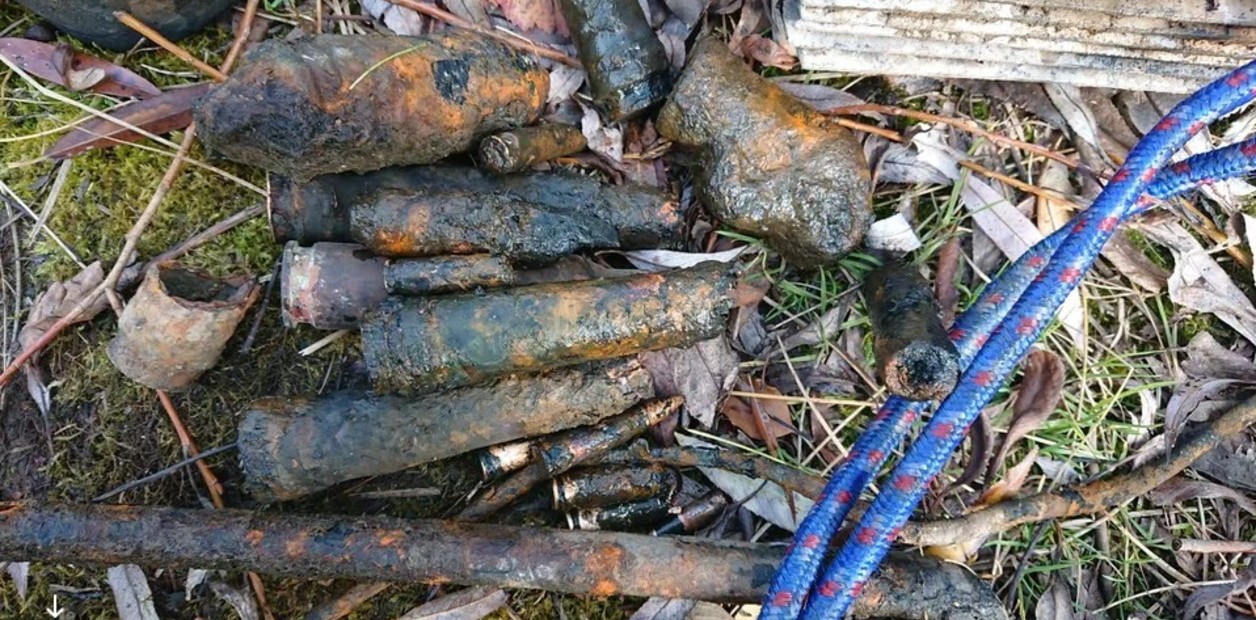 Balas oxidadas de la Segunda Guerra Mundial, pescadas por niños en Alemania. Policía alemana