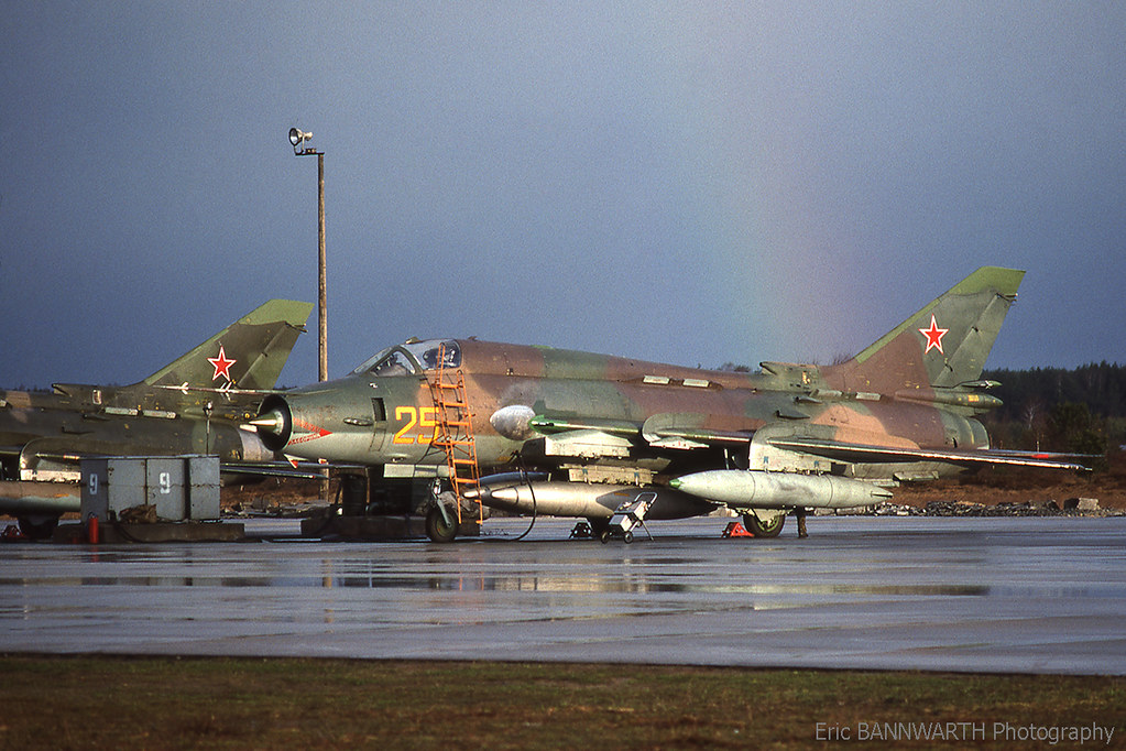 20 GvAPIB Su-17M4 25 yellow_10402_Apr 1994