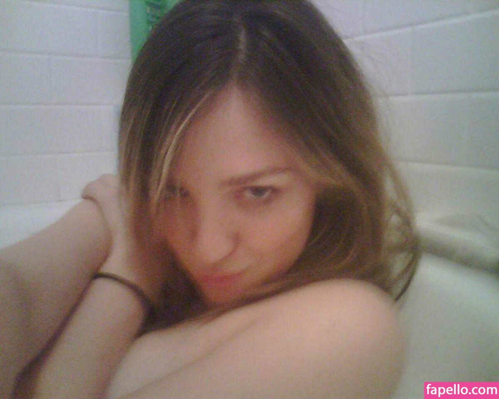 abby-elliott-0001