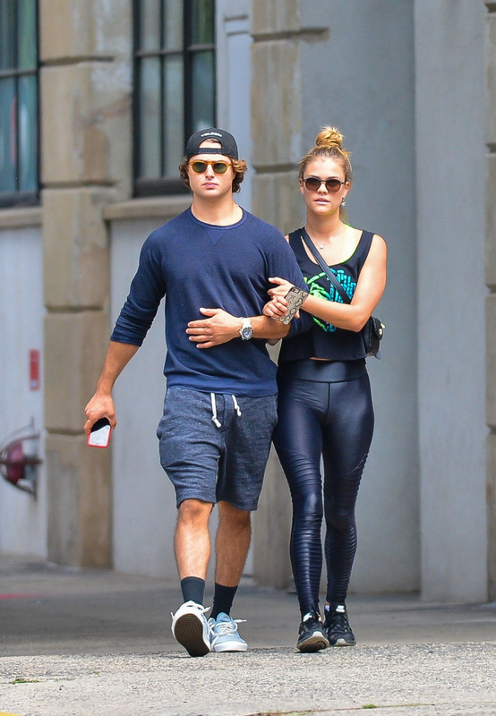 nina-agdal-and-jack-brinkley-cook-leaves-a-gym-in-new-york-06-08