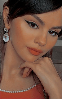 Selena Gomez 740full-selena-gomez-54