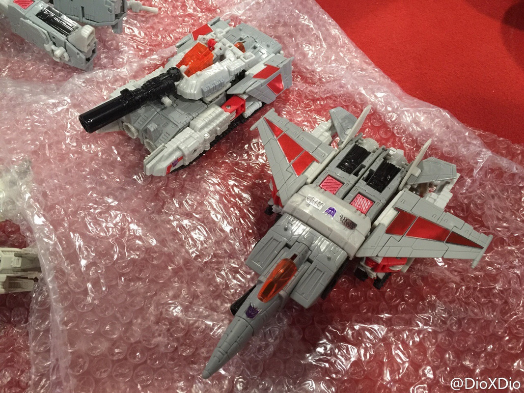 x-CybertronCon-Booth-013