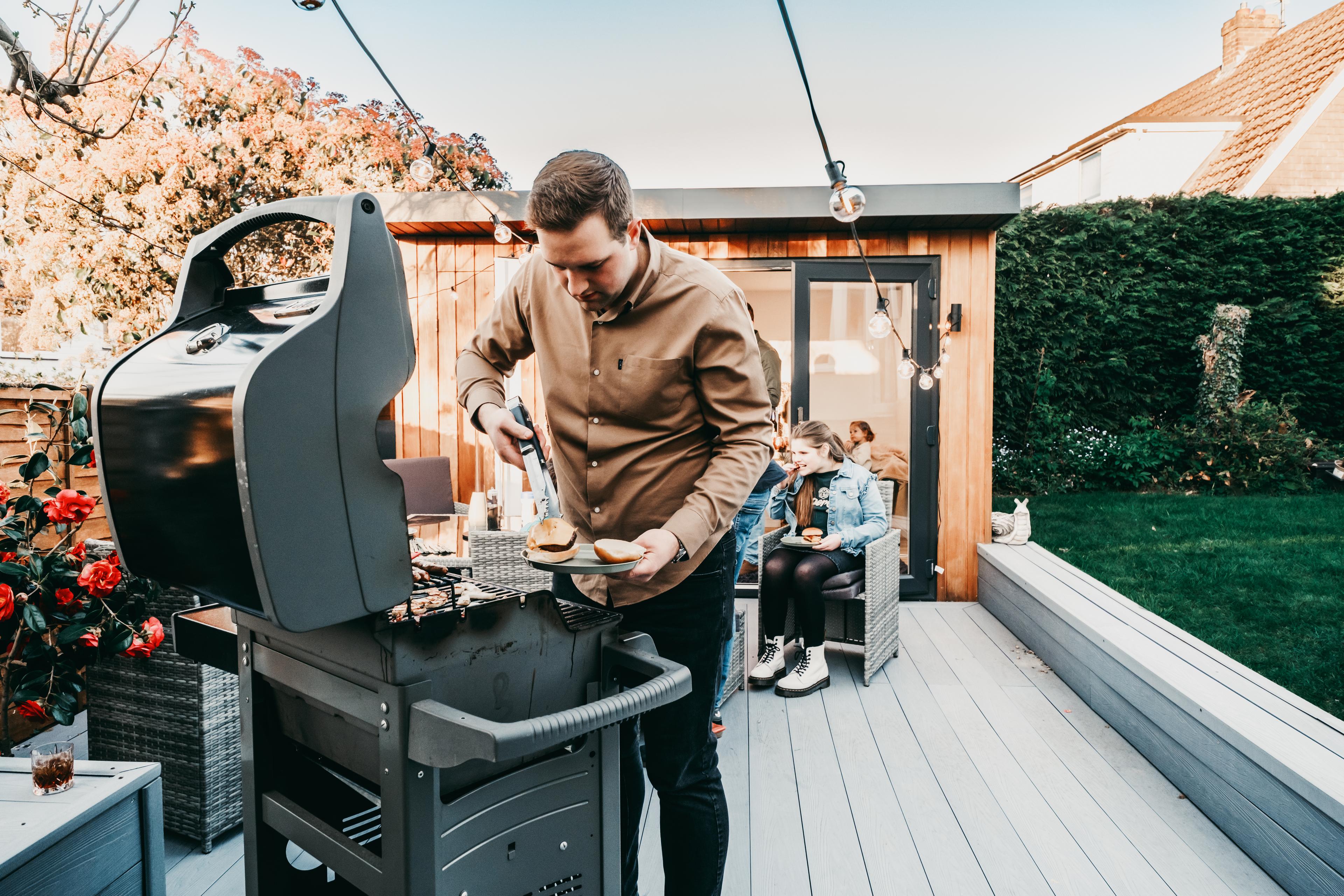 Garden Bar & Entertainment Room – Worcestershire thumbnail 10