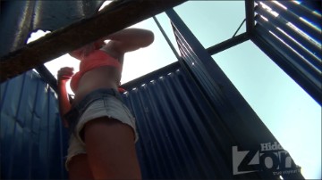 [Image: Voyeur38365131942.jpg]