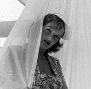 corinne-calvet-b08