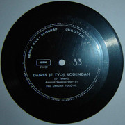 [Slika: Dragan-Tokovic-1966-Danas-je-tvoj-rodjendan.jpg]