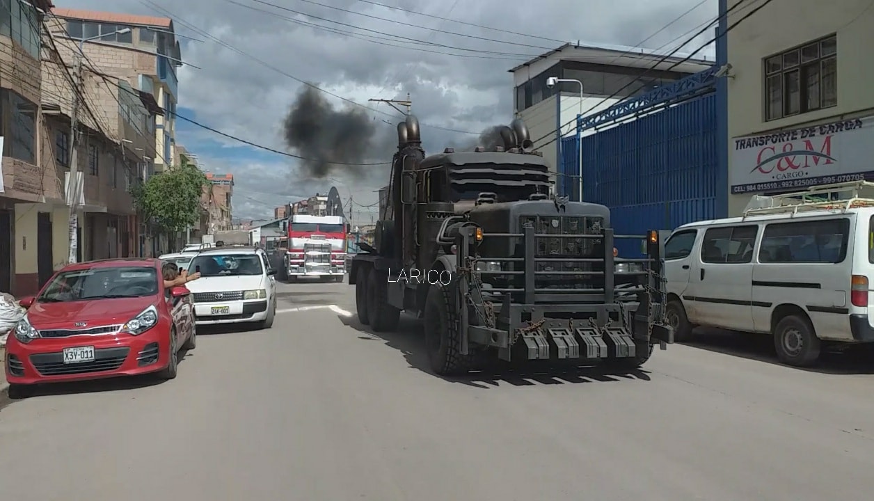 16-Rise-Of-The-Beasts-In-Cuzco-Autobot-Terrorcon-Cars