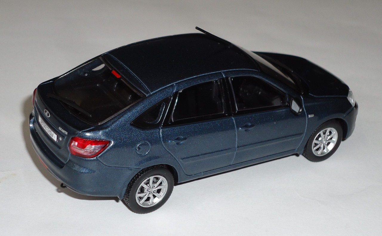 Lada-Granta Liftback2