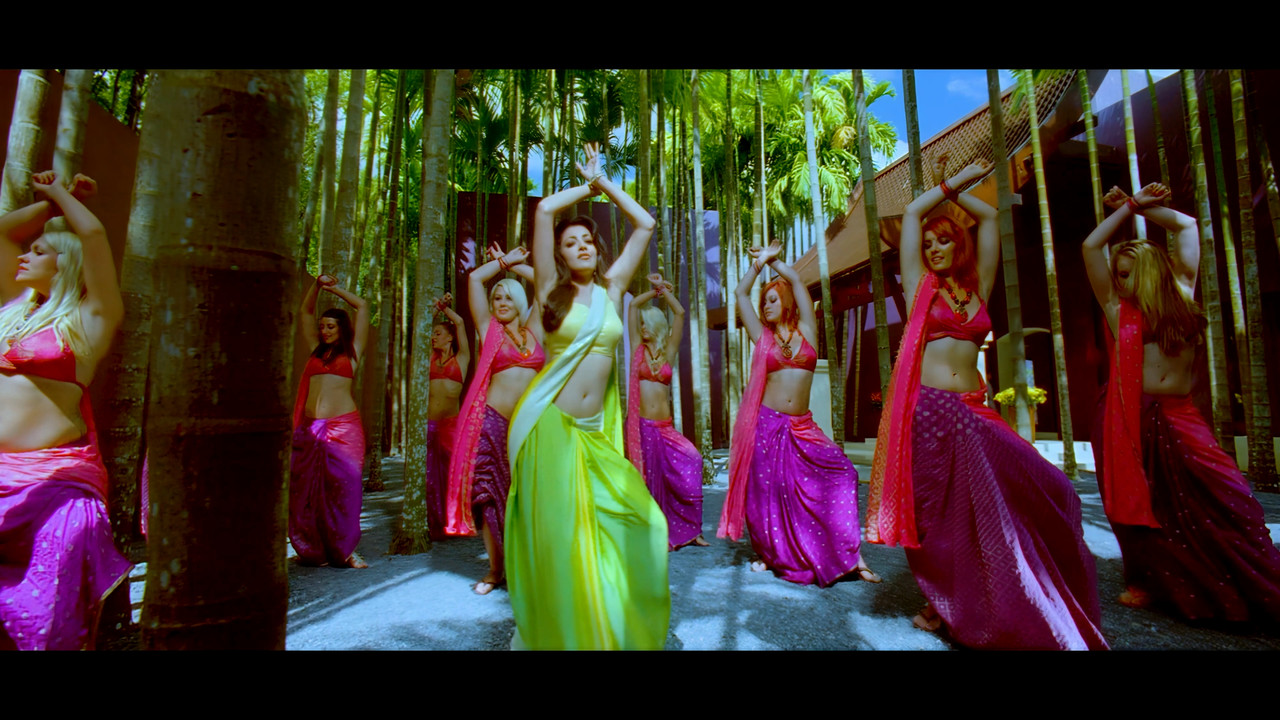 Kajal Aggarwal- Businessman Chandamama 4K.mp4_snapshot_01.52.961